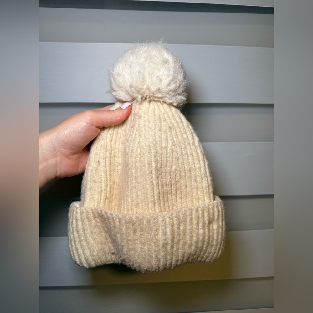 Cozy Winter Warm Cream Knit Pom-Pom Beanie Alpaca Wool Blend Made in Canada - Picture 2 of 5